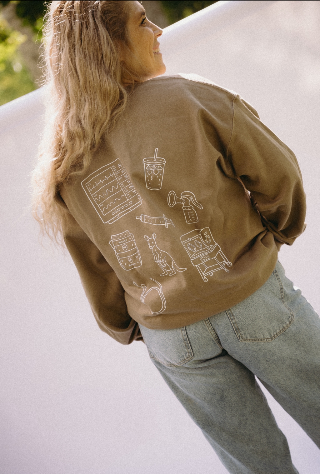 Crewneck NICU MAMA taupe